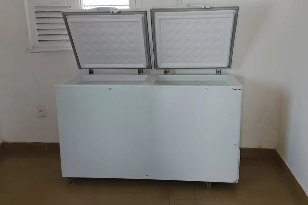 Freezer horizontal de duas tampas para locação