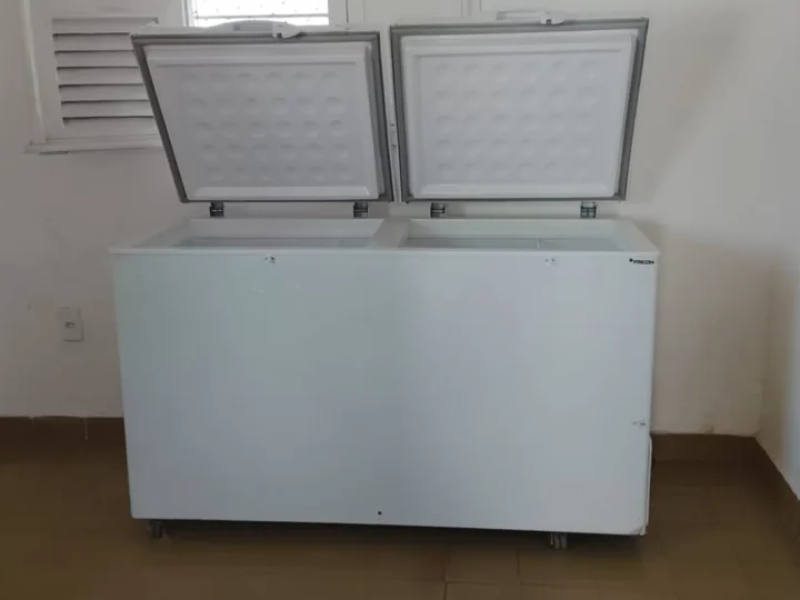 Freezer horizontal de duas tampas para locação