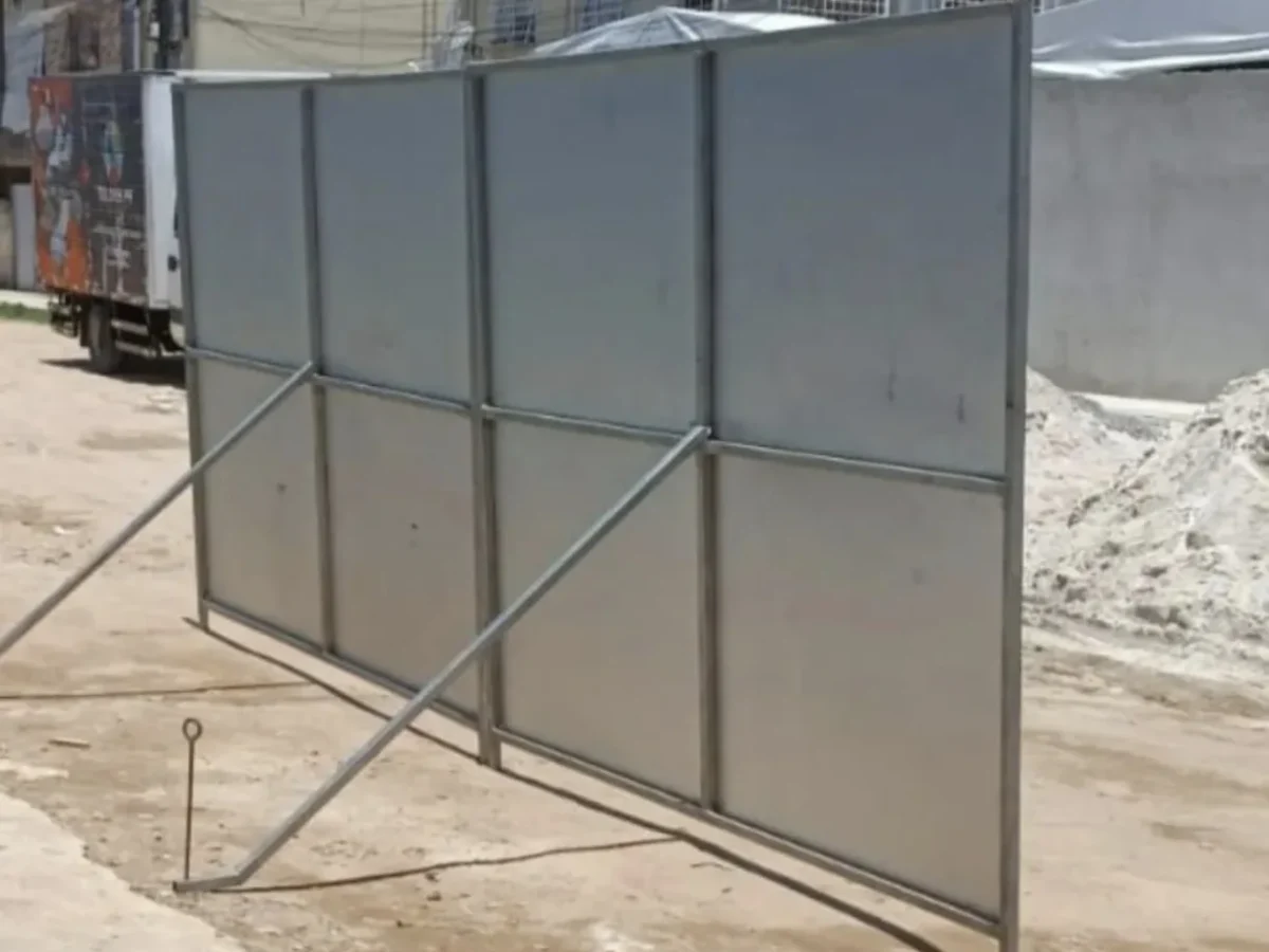 Tapume metálico galvanizado para fechamento de obra